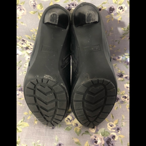 **LIKE NEW** Heeled Booties - Picture 4 of 4